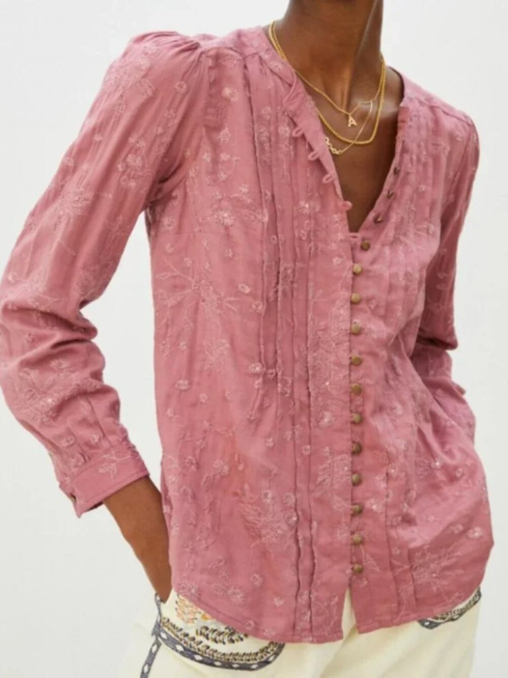 ANTHROPOLOGIE Pilcro Floral Embroidered Jolie Pintuck Button Up Top in Maeve